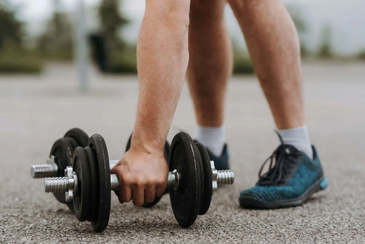 Two ways to lift and Exercise- One Safely and the other not safely.